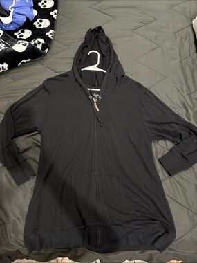 lightweight hooded 3/4 sleeve jacket